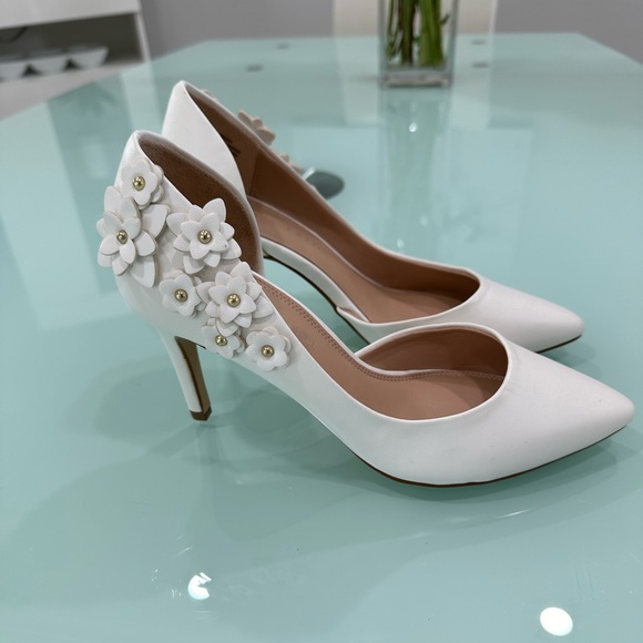 Kelly & Katie Shoes - Kelly & Katie White 3” Heels Size 8